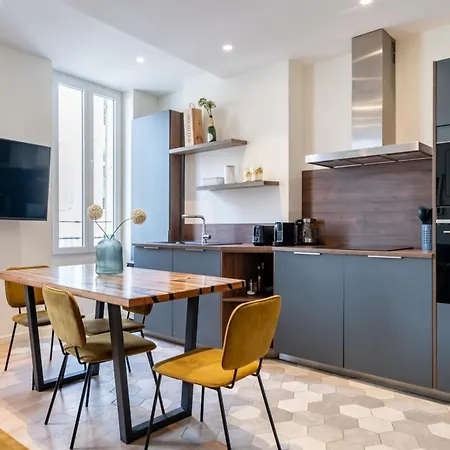 Pleasant 2 Bedroom In The Heart Of