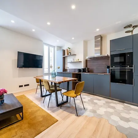 Pleasant 2 Bedroom In The Heart Of