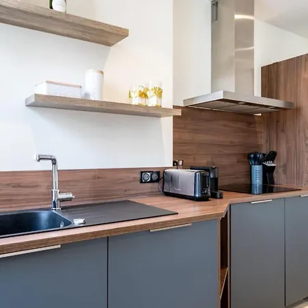 Pleasant 2 Bedroom In The Heart Of