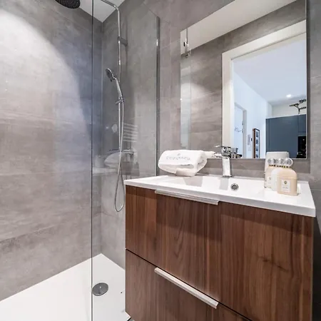 Pleasant 2 Bedroom In The Heart Of Apartment *