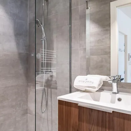 Apartment Pleasant 2 Bedroom In The Heart Of *